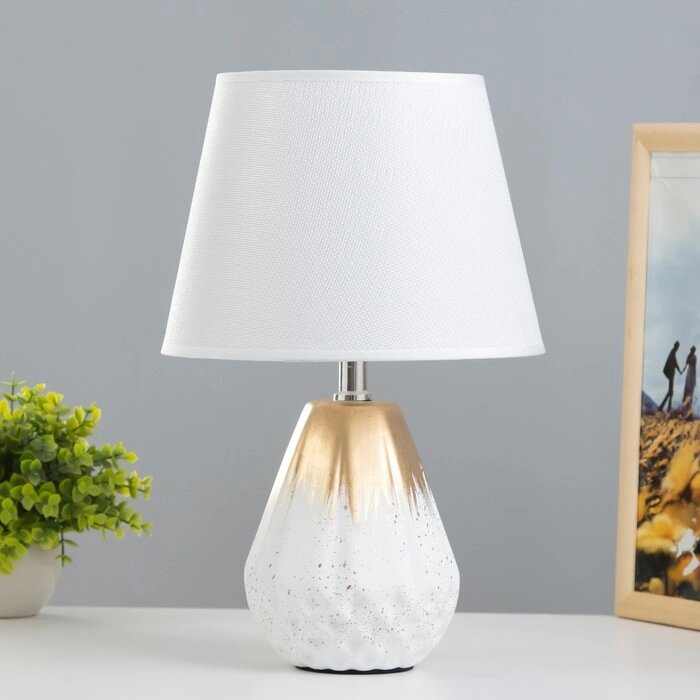 Настольная лампа "Доре" 1хE14 белый 20х20х32 см RISALUX от компании Интернет - магазин Flap - фото 1