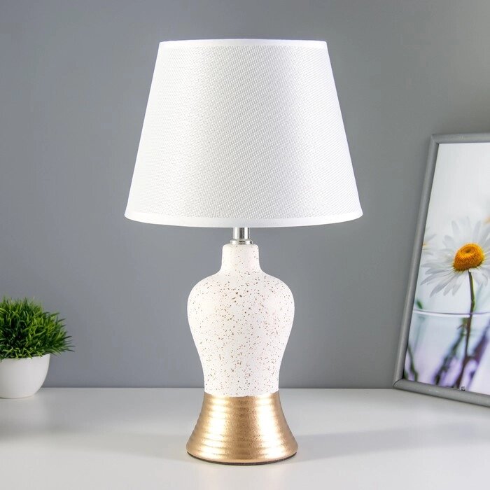 Настольная лампа "Джина" Е14 40Вт бело-золотой 22х22х30 см RISALUX от компании Интернет - магазин Flap - фото 1