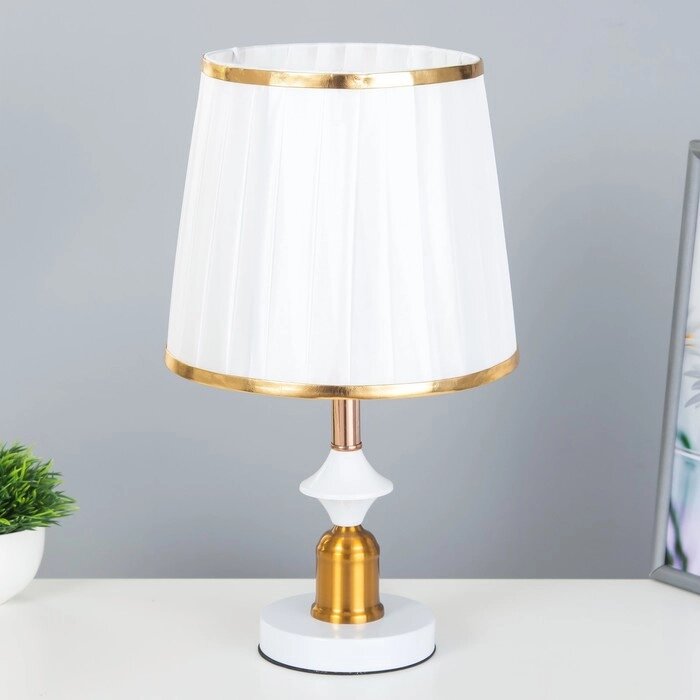 Настольная лампа "Фелиция" Е27 40Вт бело-золотой 25х25х39 см RISALUX от компании Интернет - магазин Flap - фото 1