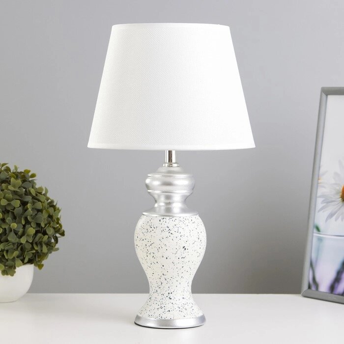 Настольная лампа "Ламина" Е14 40Вт бело-серебристый 22х22х40 см от компании Интернет - магазин Flap - фото 1