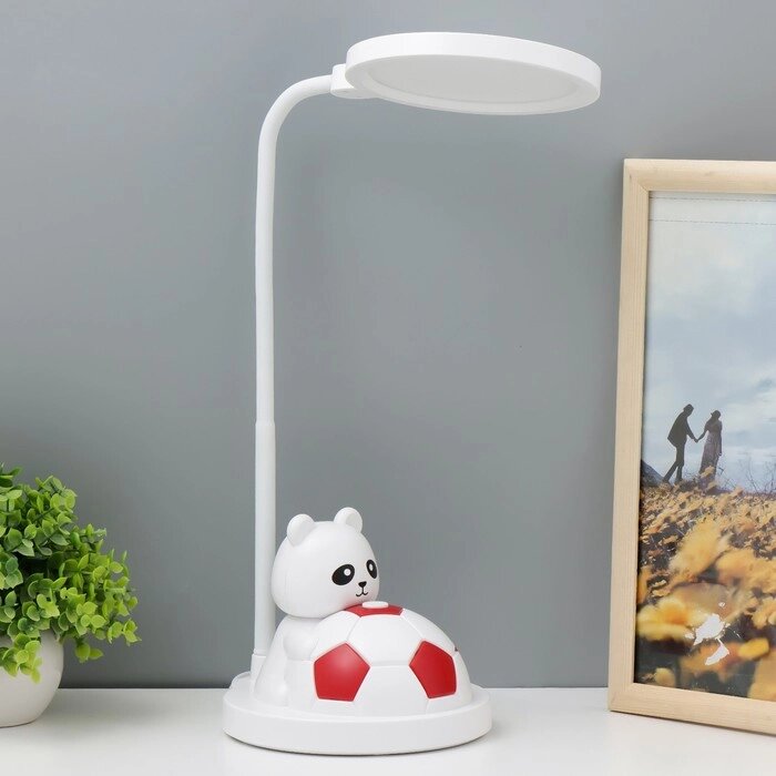 Настольная лампа "Мишка с мячом" LED  бело-красный 14х15х48 см RISALUX от компании Интернет - магазин Flap - фото 1