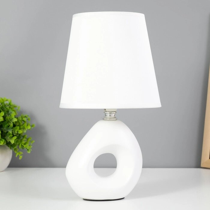 Настольная лампа "Окра" E14 40Вт белый 15х15х28 см RISALUX от компании Интернет - магазин Flap - фото 1