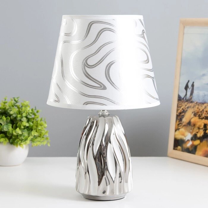 Настольная лампа "Риана" Е14 40Вт серебро белый 20х20х33см RISALUX от компании Интернет - магазин Flap - фото 1