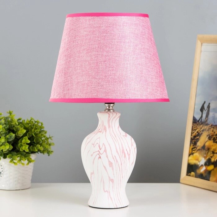 Настольная лампа "Власта" E14 40Вт белый-розовый 23х23х36 см RISALUX от компании Интернет - магазин Flap - фото 1