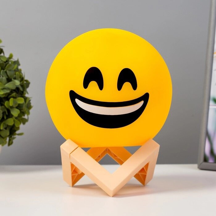 Ночник Смайл улыбки LED от батареек 3хААА желтый 14х14х18 см RISALUX от компании Интернет - магазин Flap - фото 1