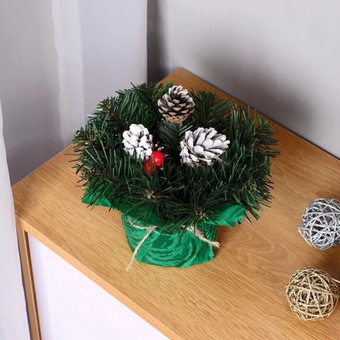 Новогодняя композиция "Рождевственская" шишки снег+ягоды 20 см от компании Интернет - магазин Flap - фото 1