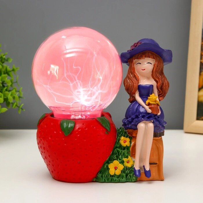 Плазменный шар "Девочка с клубничкой" 14х9х16 см RISALUX от компании Интернет - магазин Flap - фото 1