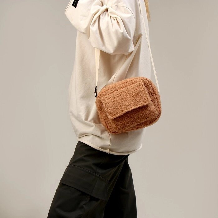 Плюшевая сумка тедди кросс-боди, цвет бежевый от компании Интернет - магазин Flap - фото 1