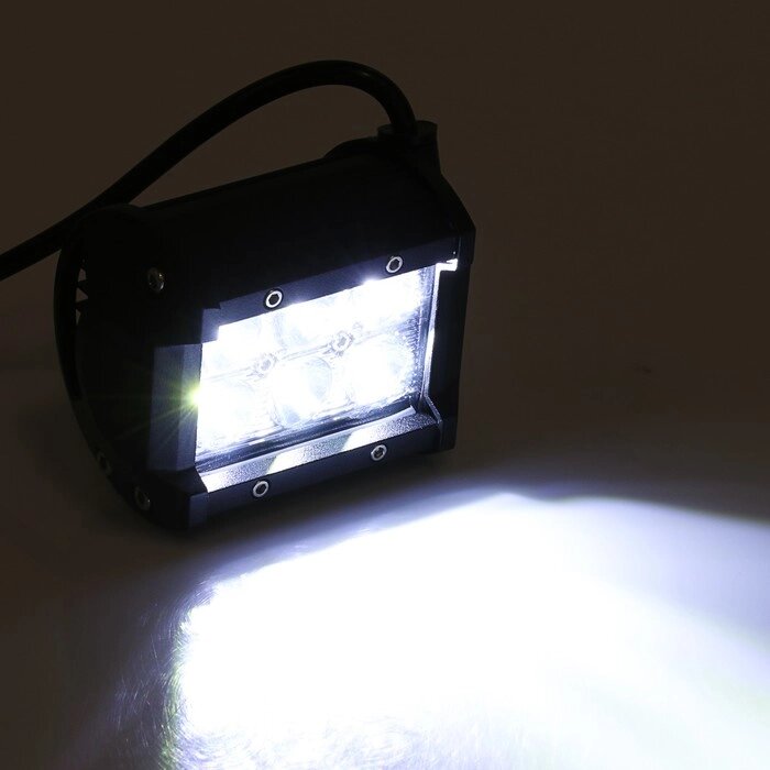 Противотуманная фара 6 LED, IP67, 18 Вт, 6000 К, 12-24 В, направленный свет от компании Интернет - магазин Flap - фото 1