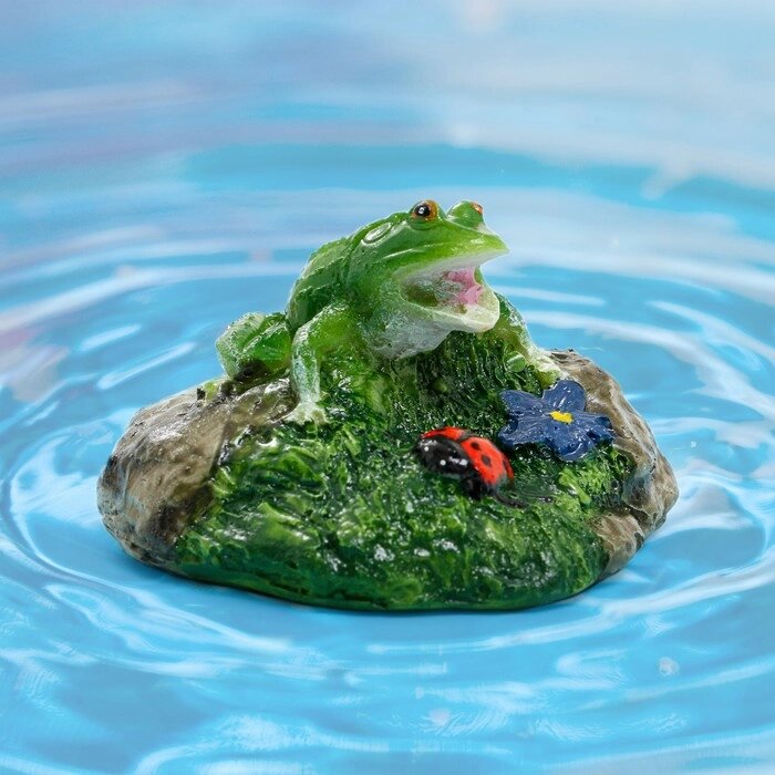 Садовая фигура "Лягушка на камне" 11х10х7см от компании Интернет - магазин Flap - фото 1