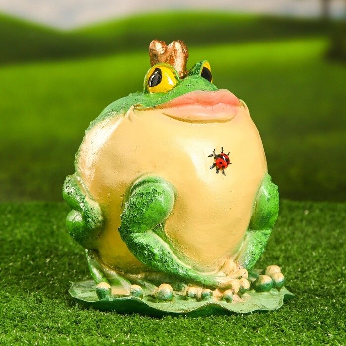 Садовая фигура "Лягушка толстая с короной" 20х17см от компании Интернет - магазин Flap - фото 1