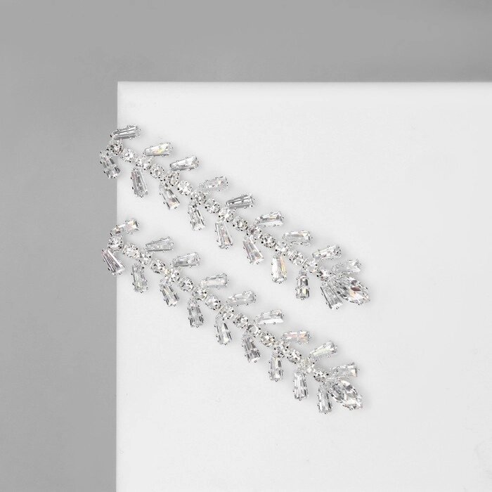Серьги висячие со стразами «Гроздь» прямоугольники, цвет белый в серебре, 6,5 см от компании Интернет - магазин Flap - фото 1