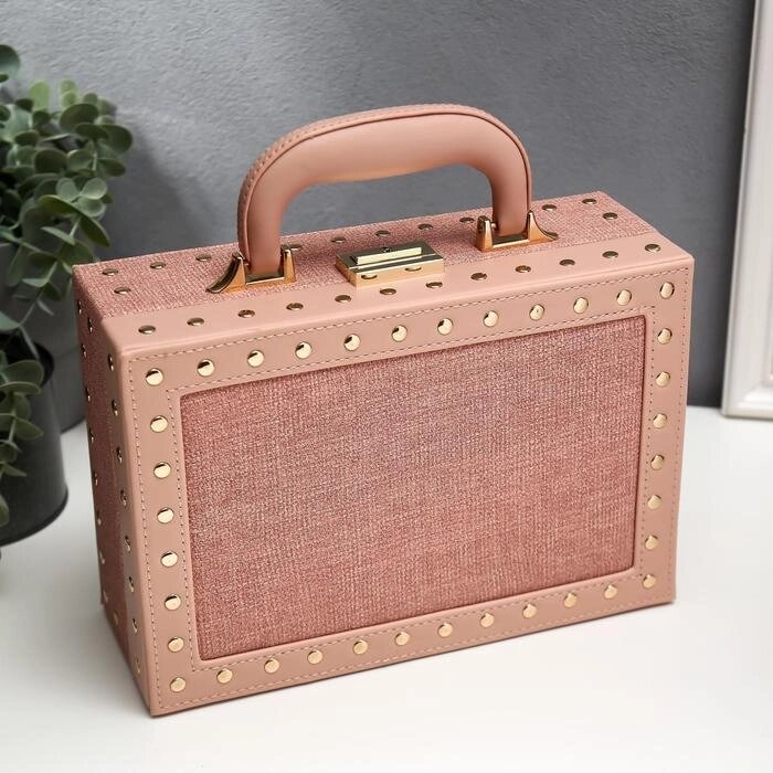 Шкатулка кожзам для украшений чемодан "С заклёпками" розовый беж 9,5х25х17,5 см от компании Интернет - магазин Flap - фото 1