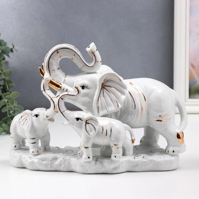 Сувенир керамика "Белый слон со слонятами" с золотом 18 см от компании Интернет - магазин Flap - фото 1