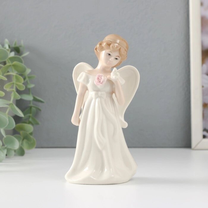 Сувенир керамика "Девочка-ангел в белом платье с голубем" 7,5х6х14,5 см от компании Интернет - магазин Flap - фото 1