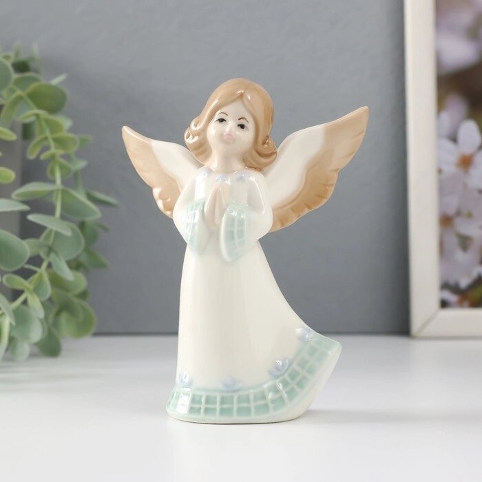 Сувенир керамика "Девочка-ангел в платье с клеткой молится" 9х6х12 см от компании Интернет - магазин Flap - фото 1