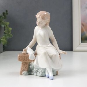Сувенир керамика "Девочка кормилица" 11х8,5х14,5 см