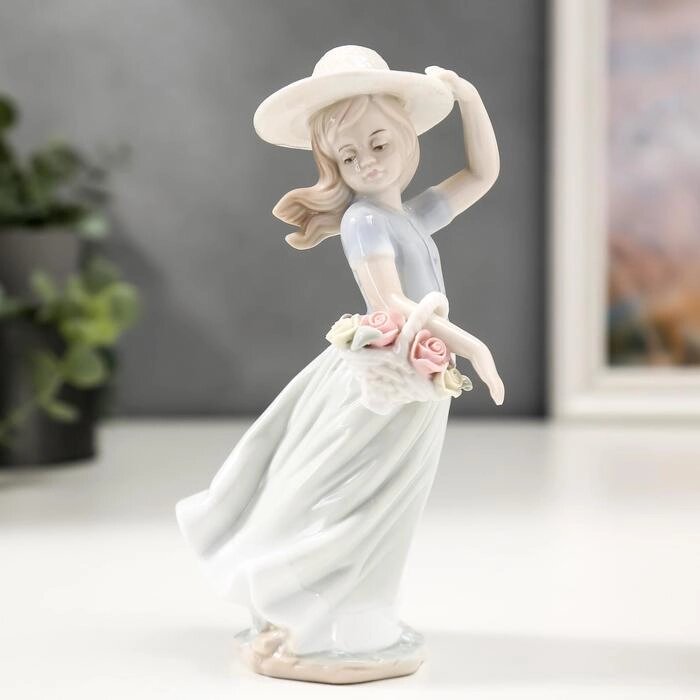Сувенир керамика "Девочка в шляпке с корзинкой цветов" 9,5х16х6 см от компании Интернет - магазин Flap - фото 1
