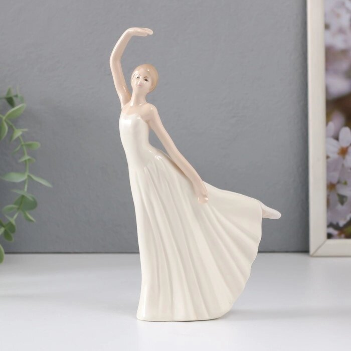 Сувенир керамика "Утонченная балерина в белом платье" 11х5х18,5 см от компании Интернет - магазин Flap - фото 1