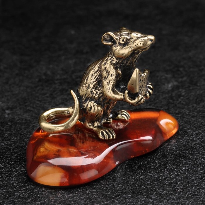 Сувенир "Мышка с куском сыра", латунь, янтарь от компании Интернет - магазин Flap - фото 1