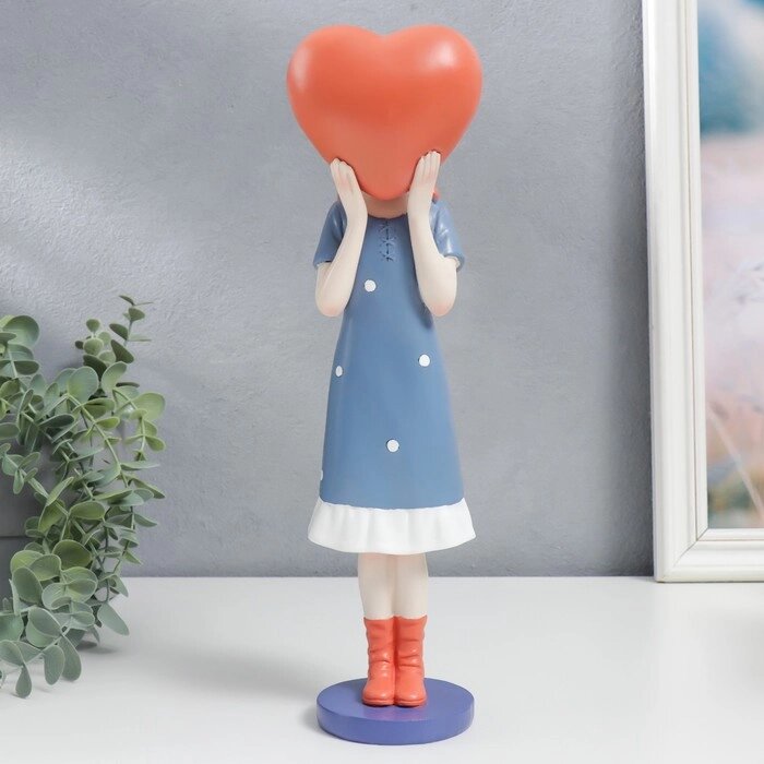 Сувенир полистоун "Девочка в синем платье в горох, с сердцем у лица" 30х10х8 см от компании Интернет - магазин Flap - фото 1
