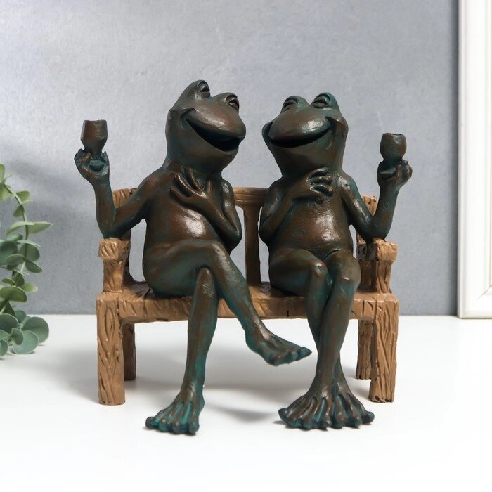 Сувенир полистоун "Два лягушонка с бокалами, на скамейке" 20х16х21 см от компании Интернет - магазин Flap - фото 1