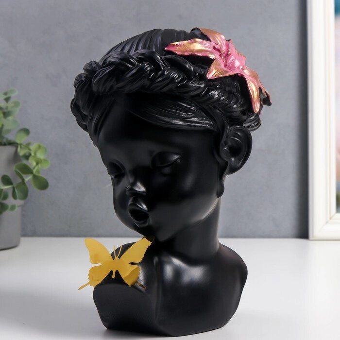 Сувенир полистоун "Малышка с лилией в волосах и бабочкой" чёрный 23х17х7 см от компании Интернет - магазин Flap - фото 1