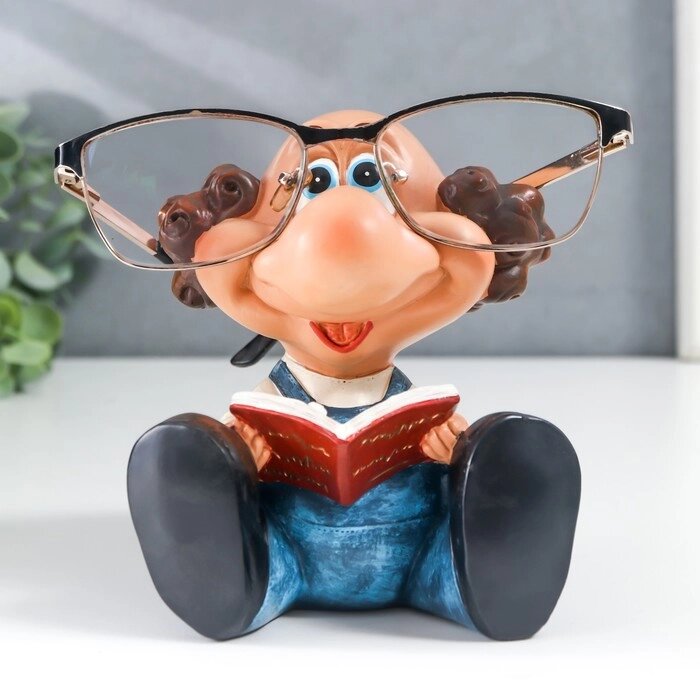 Сувенир полистоун подставка под очки "Дедуля с книгой" 13х10х11 см от компании Интернет - магазин Flap - фото 1