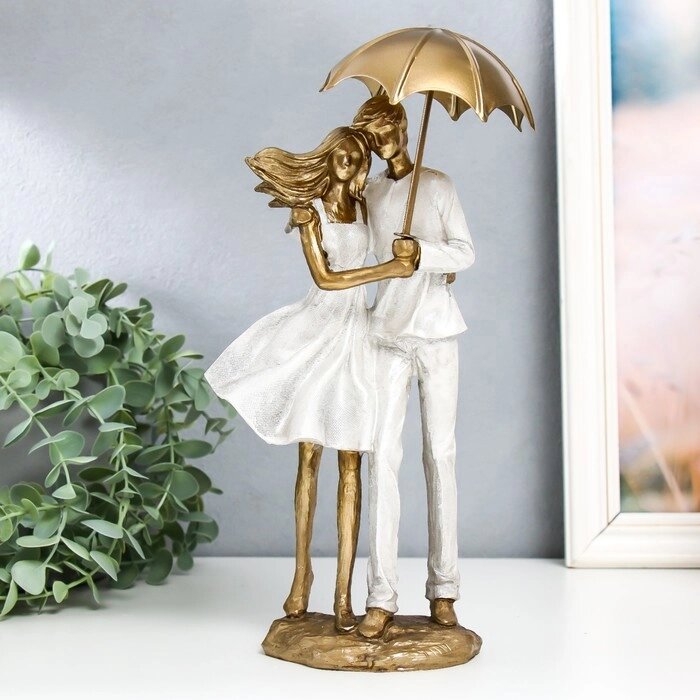 Сувенир полистоун "Влюблённая пара под зонтом на ветру" 8х12,5х25,5 см от компании Интернет - магазин Flap - фото 1