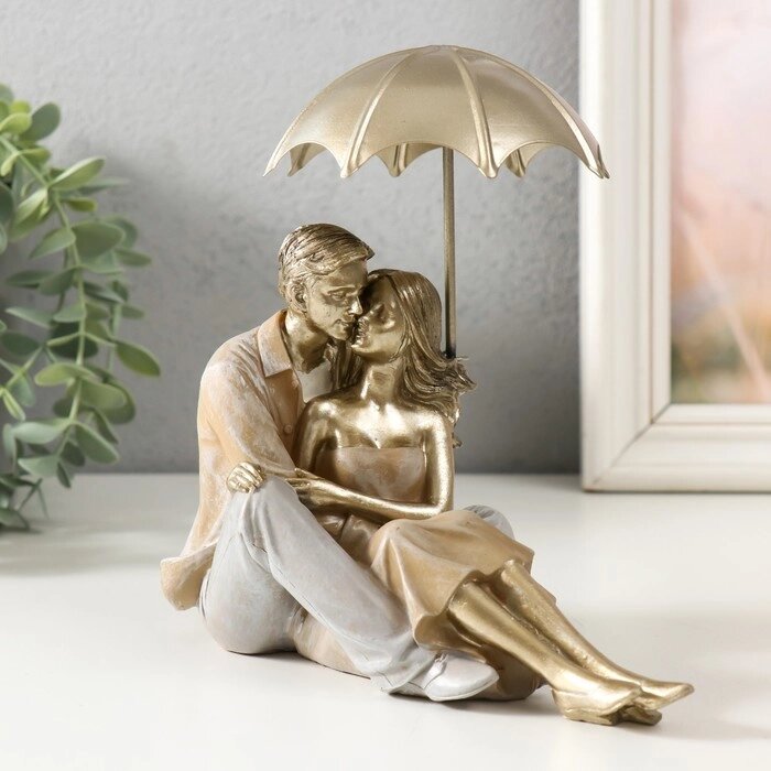 Сувенир полистоун "Влюблённая пара под зонтом - нежность" бежевый 18х18х10 см от компании Интернет - магазин Flap - фото 1