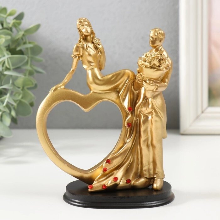 Сувенир полистоун "Влюбленная пара" золото 10,8х6,2х15 см от компании Интернет - магазин Flap - фото 1