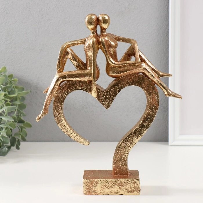 Сувенир полистоун "Влюблённые на сердце" золото 26х22х6 см от компании Интернет - магазин Flap - фото 1