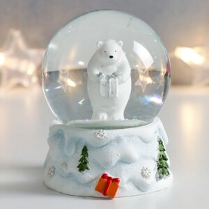Сувенир полистоун водяной шар "Белый мишка с подарком" белый с серебром 7х6,7х8,8 см (комплект из 6 шт.)