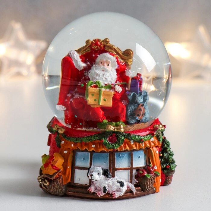Сувенир полистоун водяной шар "Дед Мороз в кресле с подарками" 7х6,7х8,8 см (комплект из 6 шт.) от компании Интернет - магазин Flap - фото 1