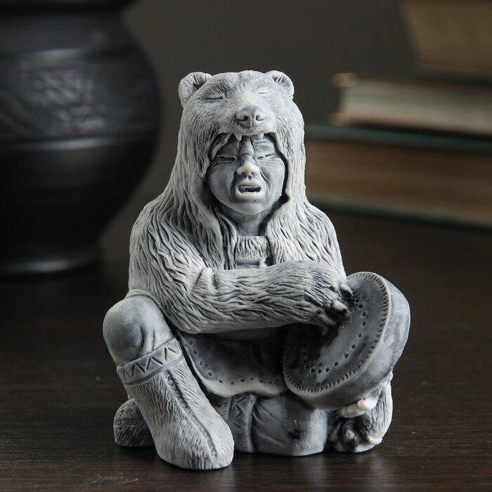 Сувенир "Шаман в шкуре медведя с бубном" 8,5см от компании Интернет - магазин Flap - фото 1