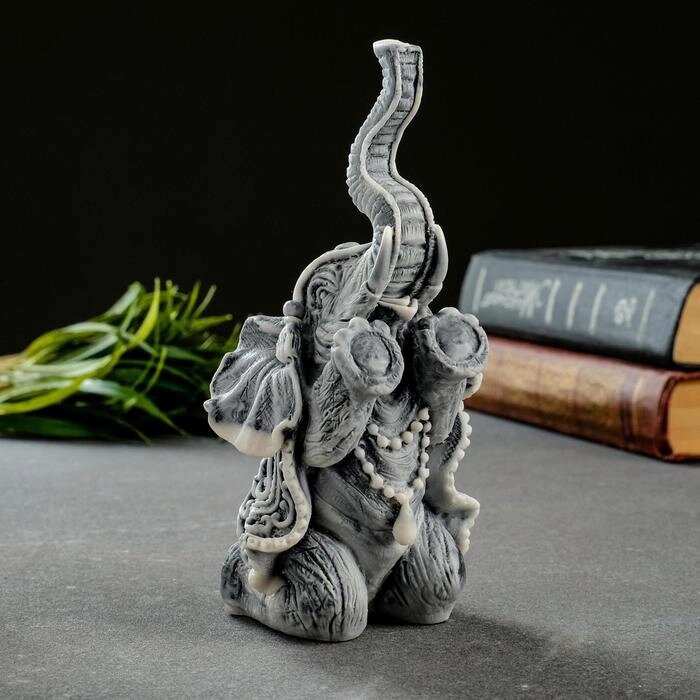 Сувенир "Слон с четками на коленях" 14,5см от компании Интернет - магазин Flap - фото 1