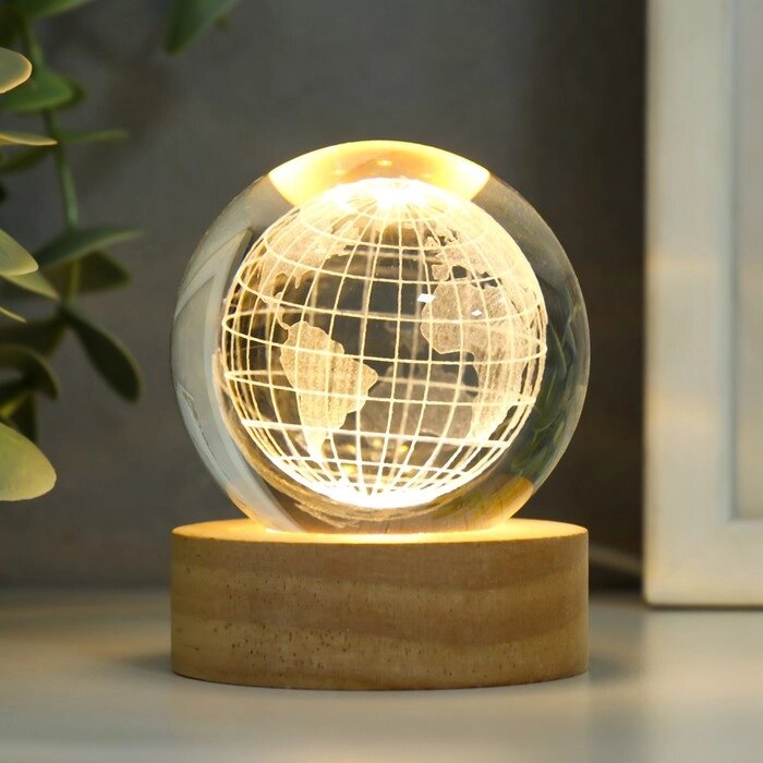 Сувенир стекло подсветка "Планета Земля" d=6 см подставка дерево, USB 6,5х6,5х7,5 см от компании Интернет - магазин Flap - фото 1