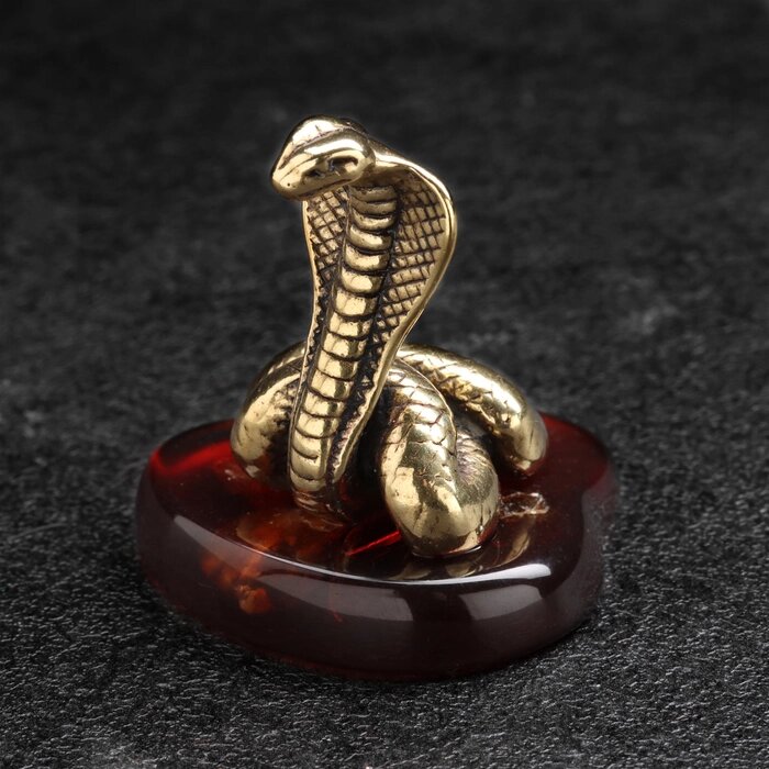 Сувенир "Змея Кобра с капюшоном", латунь, янтарь от компании Интернет - магазин Flap - фото 1
