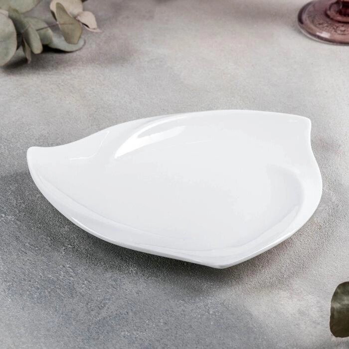 Тарелка фарфоровая треугольная Wilmax Ariela, d=20,5 см, цвет белый от компании Интернет - магазин Flap - фото 1