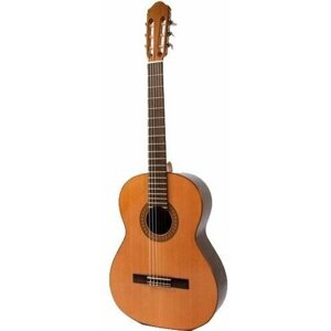 Classical guitar Raimundo 118 Cedar - Гитара для начинающих серии Estudio. Корпус из ламинированного мореного красного дерева, верхняя дека из кедра, упрощенная отделка краев.