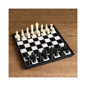 Игра настольная"Шахматы", доска пластик 31х31 см, король 8 см, пешка 3,8 см 468991 .