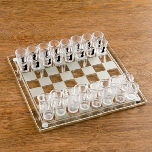 Игра "Пьяные шахматы", 32 рюмки, поле 25х25 см, микс 425963 .