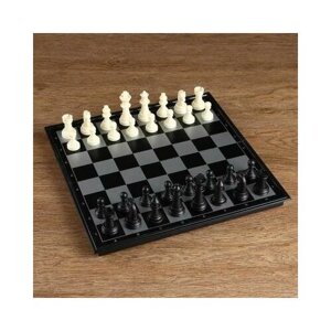 Игра"Шахматы", магнитная доска 32х32 см 551982 .