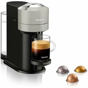Кофе-капсульная машина Krups Nespresso Vertuo Next Резервуар для воды емкостью 1,7 л Обнаружение капсул по штрих-коду Изготовлено на 54 % из переработанного пластика.