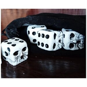 Кости кубики игральные 5 штук Черепушки в мешочке для покера настольных игр