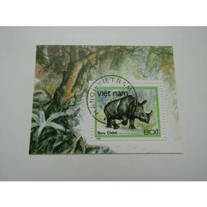 Марки. Флора и фауна. Носорог. Вьетнам. 1988. Блок