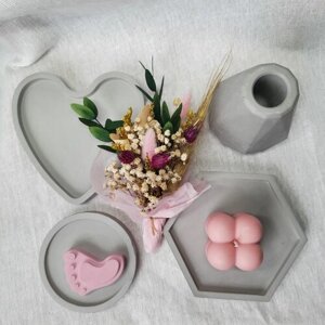 Набор изделий из гипса, свеча из натурального воска (мини куб розовый), букетик из сухоцветов (ручная работа)