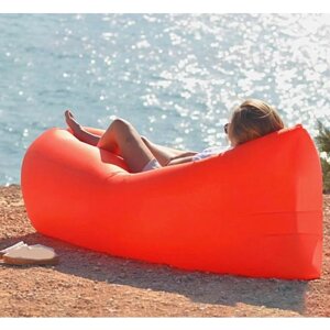 Надувной диван-лежак красный / Ламзак для отдыха пляжный с сумкой нейлоновый 240х70