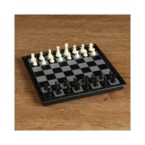 Настольная игра 3 в 1 "Классика"шахматы, шашки, нарды, магнитная доска 20х20 см 551983 .