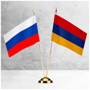 Настольные флаги России и Армении на пластиковой подставке под золото
